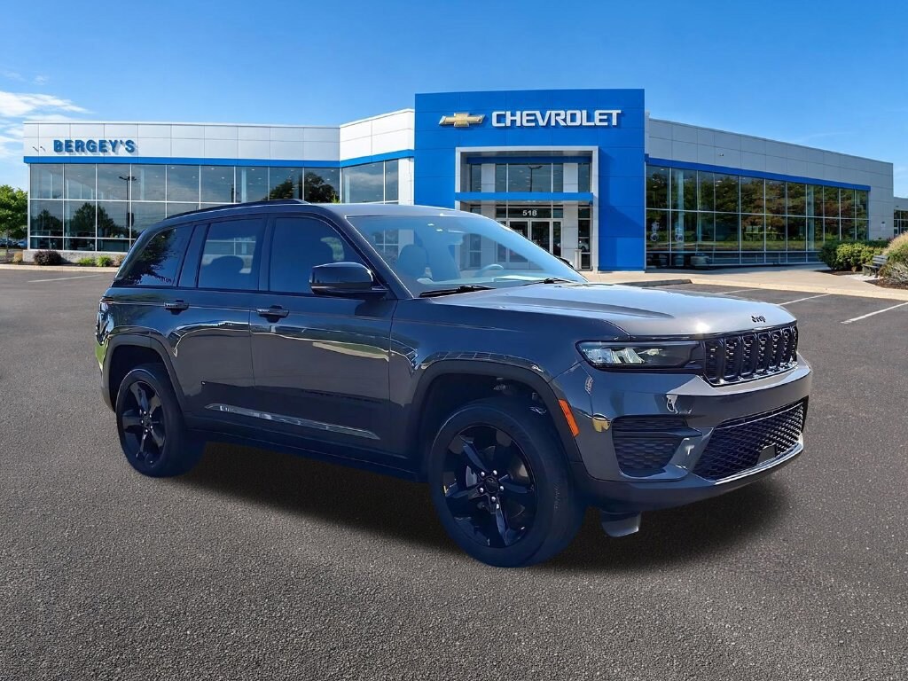Used 2024 Jeep Grand Cherokee Altitude 4x4 SUV
