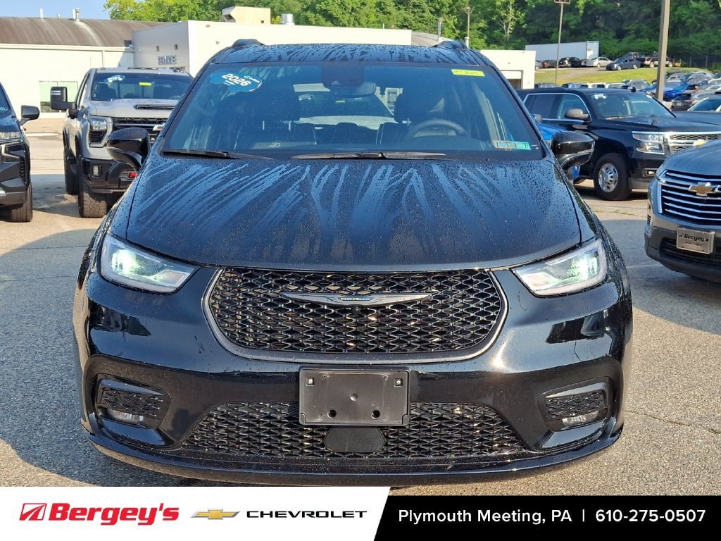 Used 2026 Chrysler Pacifica Limited