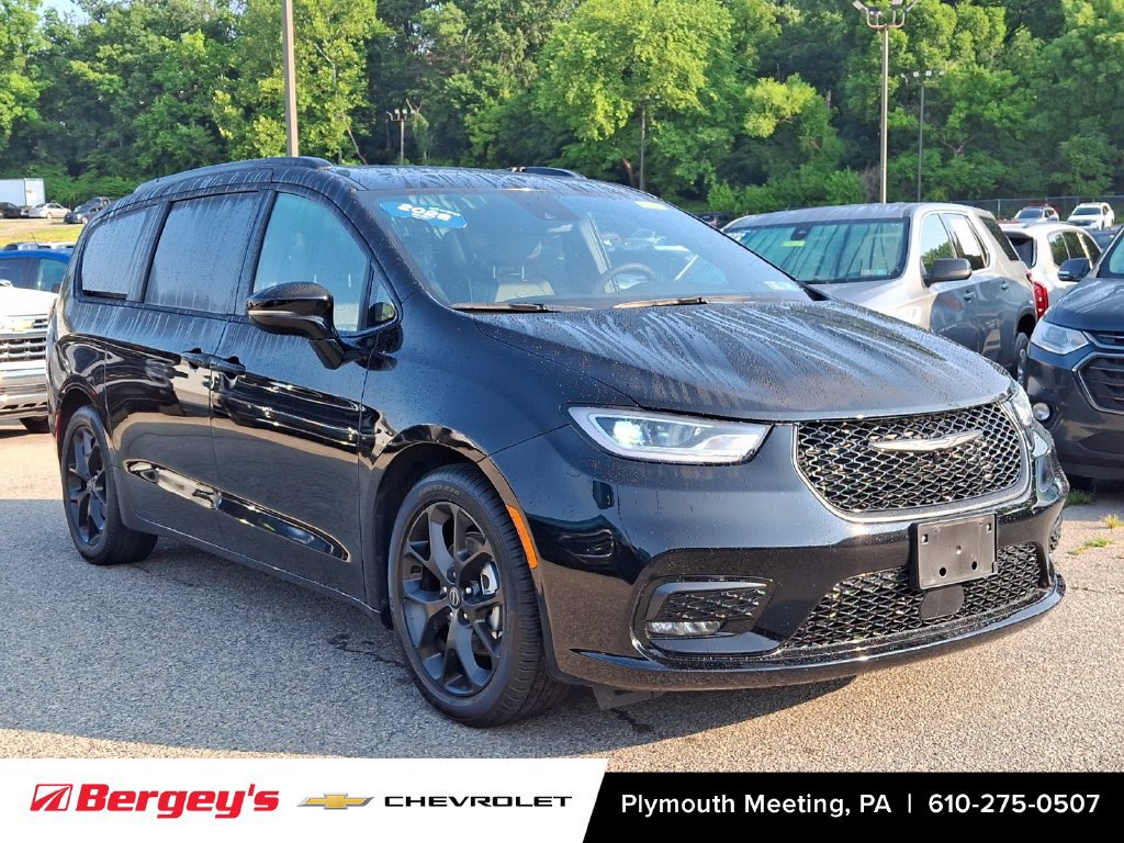 Used 2026 Chrysler Pacifica Limited