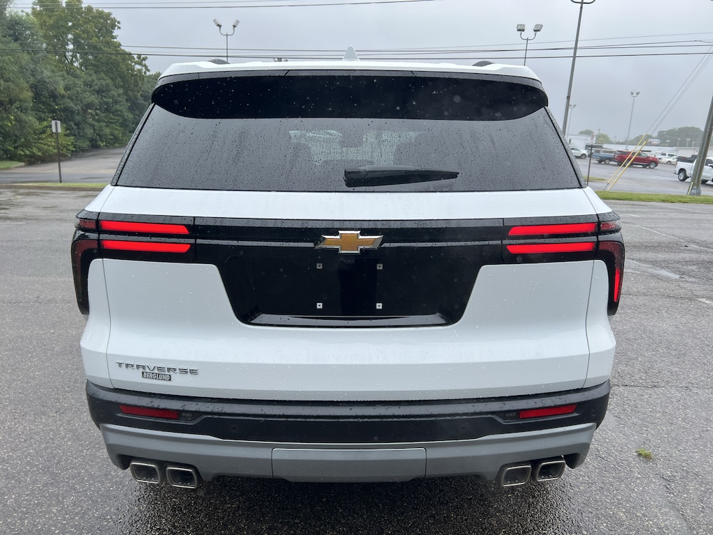 Used 2026 Chevrolet Traverse LT SUV