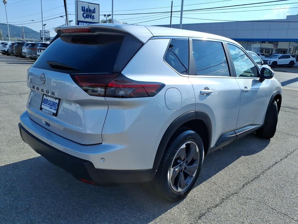 Used 2025 Nissan Rogue SV FWD SUV