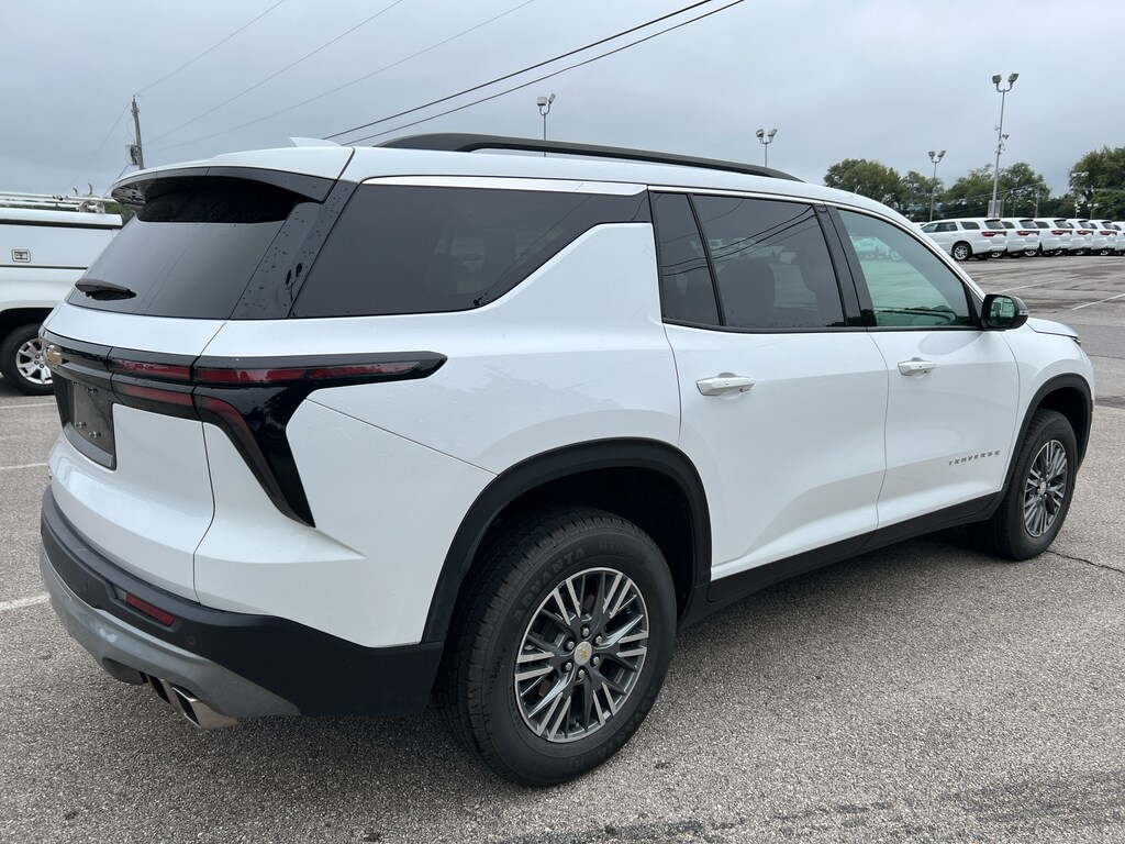 Used 2025 Chevrolet Traverse LT SUV