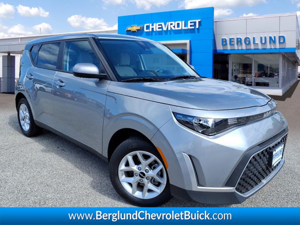 Used 2025 Kia Soul LX Crossover