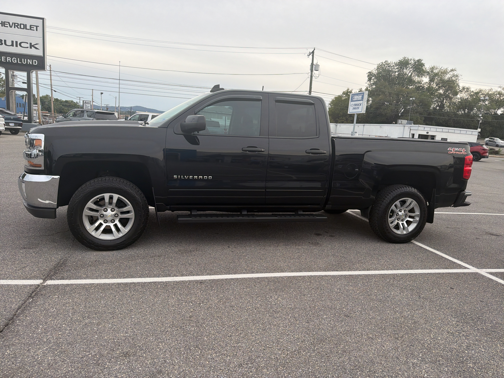 Used 2017 Chevrolet Silverado 1500 LT Truck