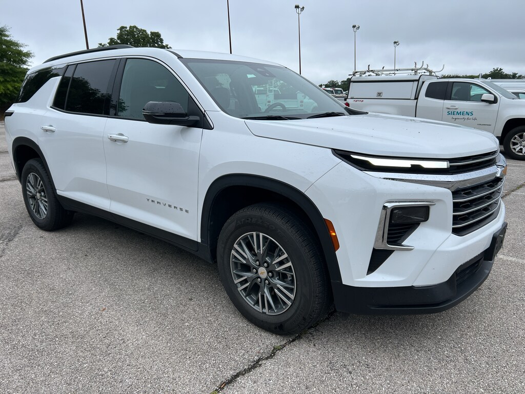 Used 2025 Chevrolet Traverse LT SUV