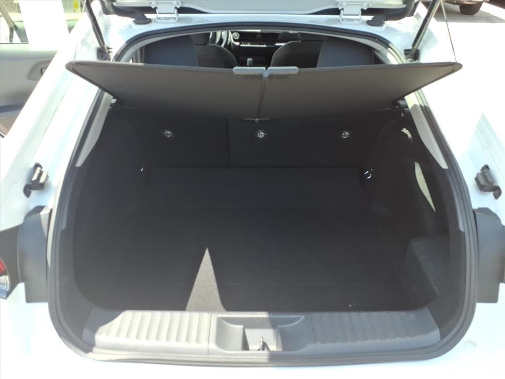 2024 Toyota Prius LE - Photo 14