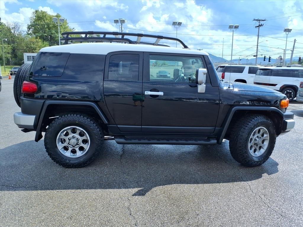 Used 2011 Toyota FJ Cruiser SR SUV