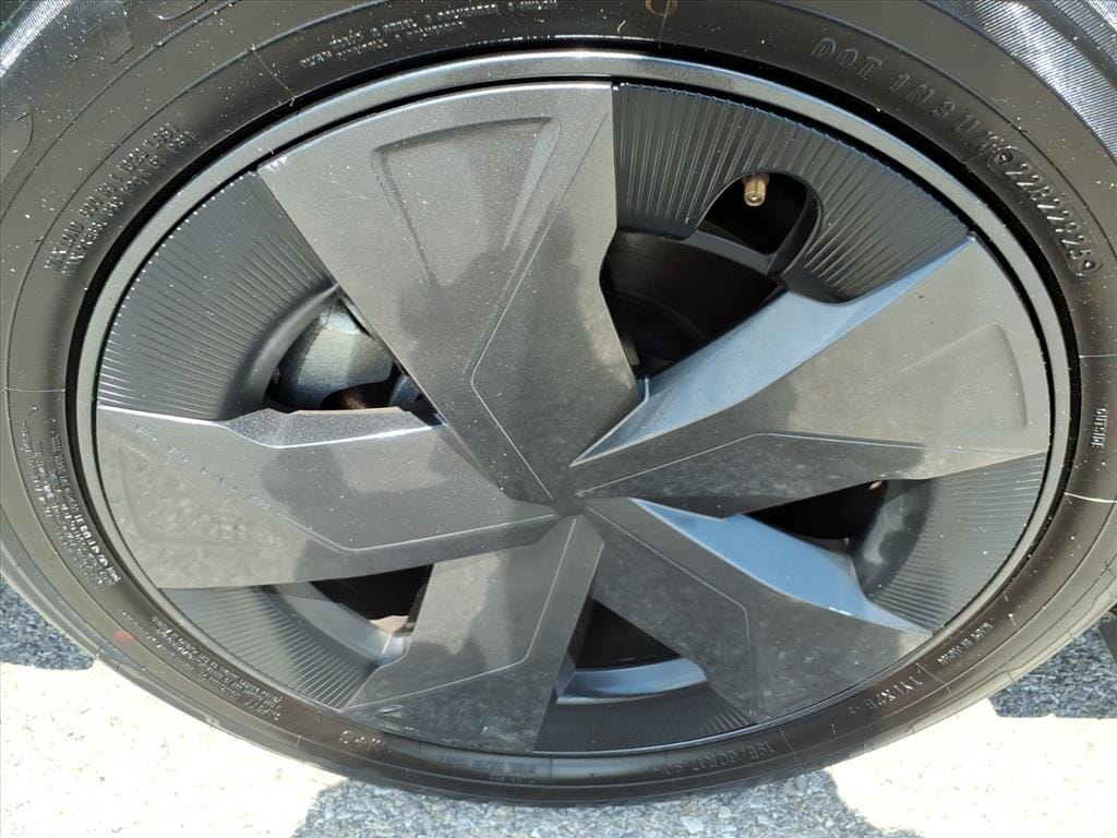 2024 Toyota Prius LE - Photo 11