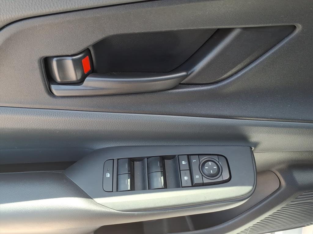 2024 Toyota Prius LE - Photo 18