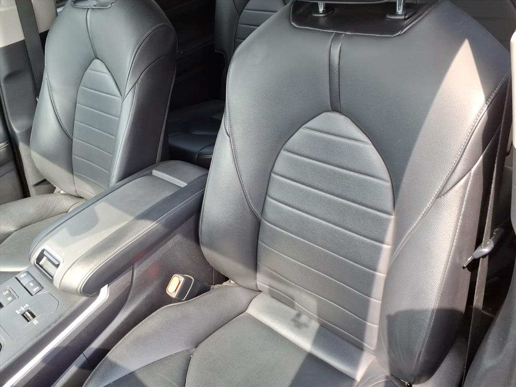 2021 Toyota Highlander XLE - Photo 18
