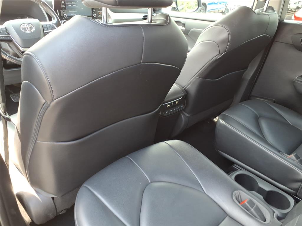 2021 Toyota Highlander XLE - Photo 16