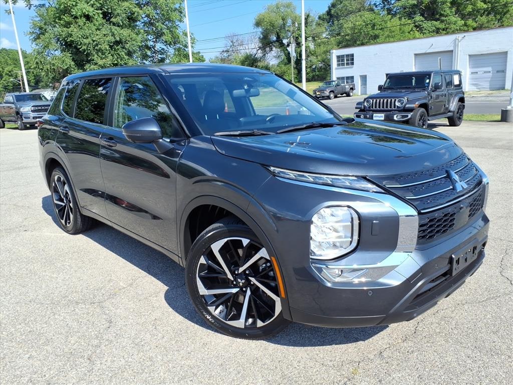 Used 2024 Mitsubishi Outlander SE