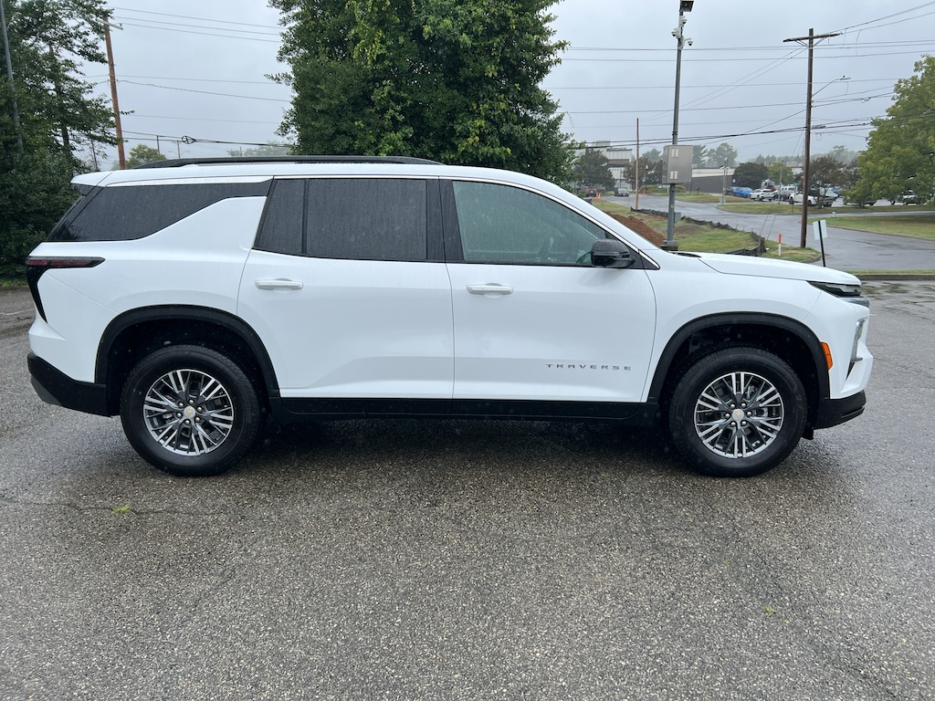 Used 2026 Chevrolet Traverse LT SUV