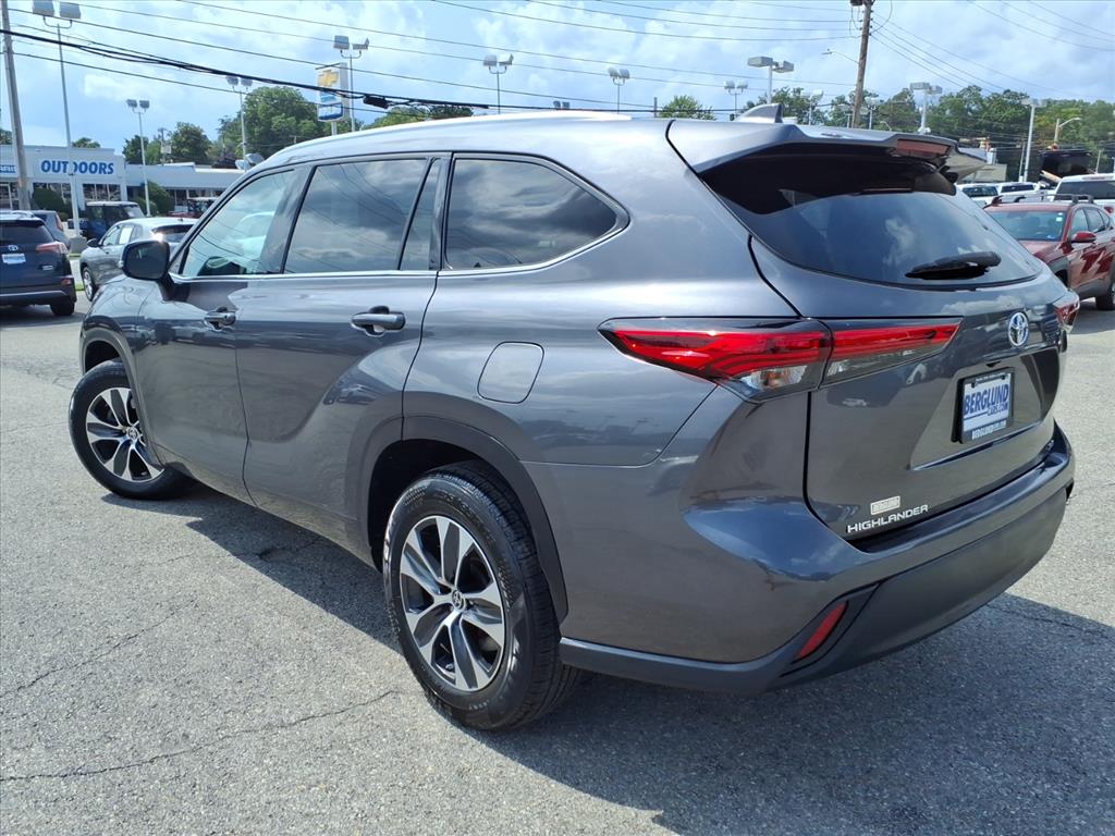 2021 Toyota Highlander XLE - Photo 6