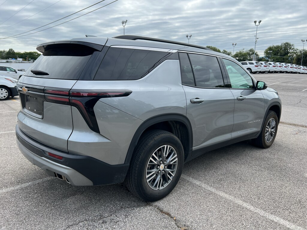 Used 2025 Chevrolet Traverse LT SUV