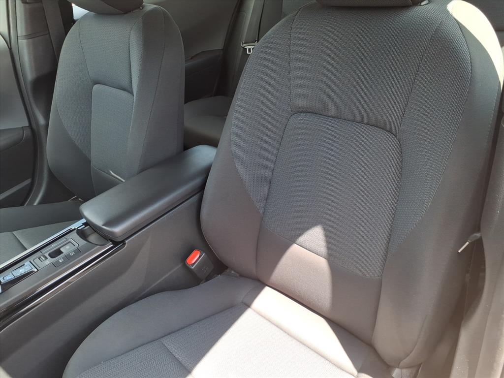 2024 Toyota Prius LE - Photo 16
