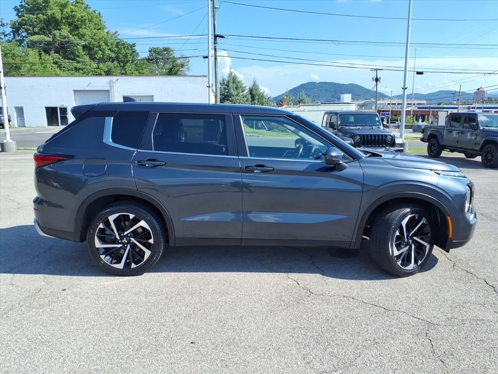 Used 2024 Mitsubishi Outlander SE