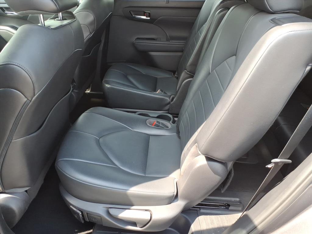 2021 Toyota Highlander XLE - Photo 13