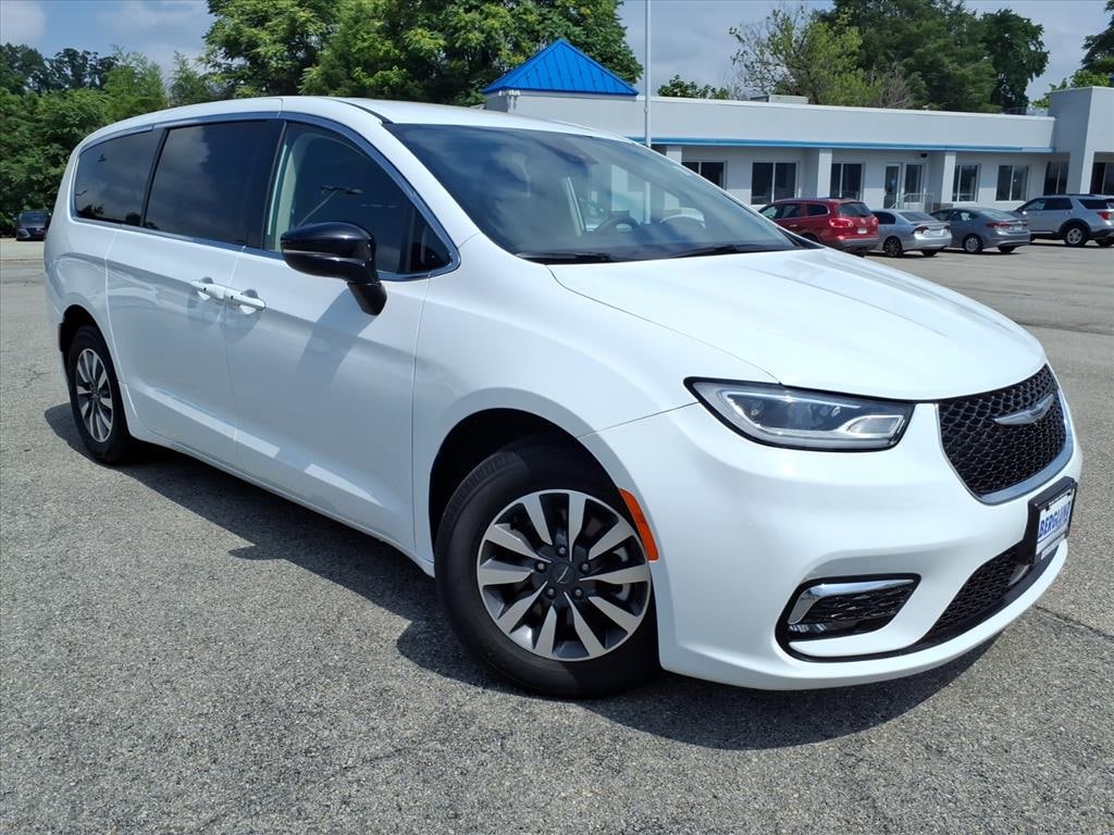 Used 2024 Chrysler Pacifica Hybrid Select