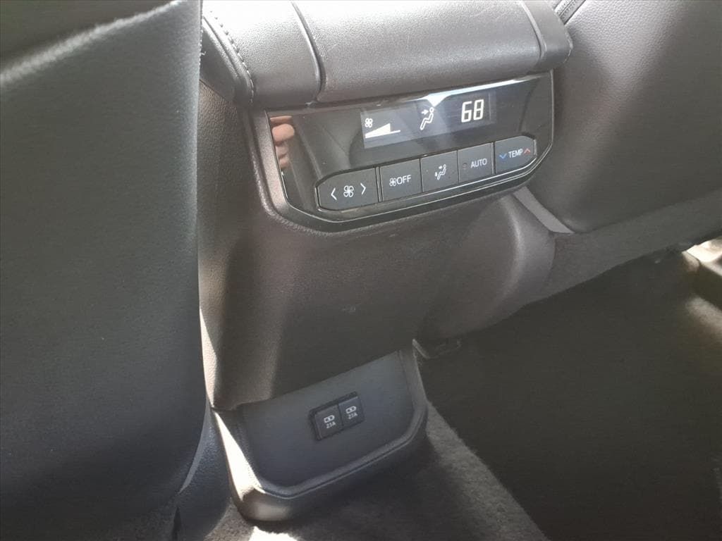 2021 Toyota Highlander XLE - Photo 17