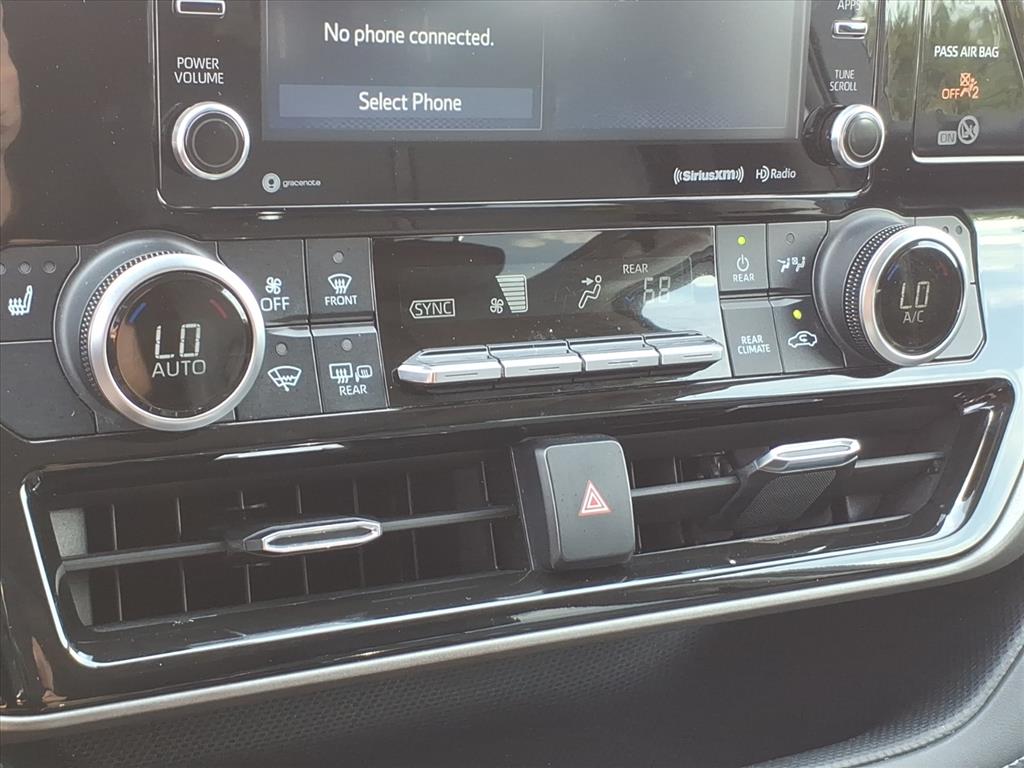 2021 Toyota Highlander XLE - Photo 31