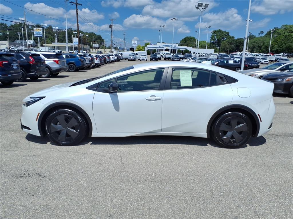 2024 Toyota Prius LE - Photo 7