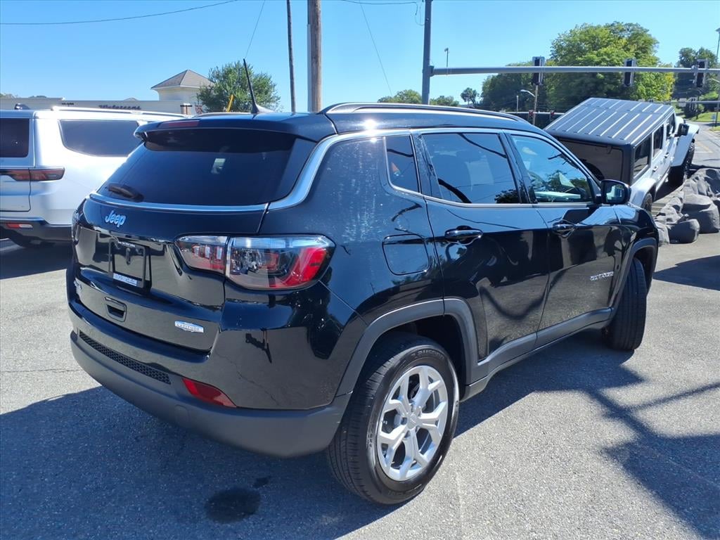 Used 2024 Jeep Compass Latitude Sport Utility
