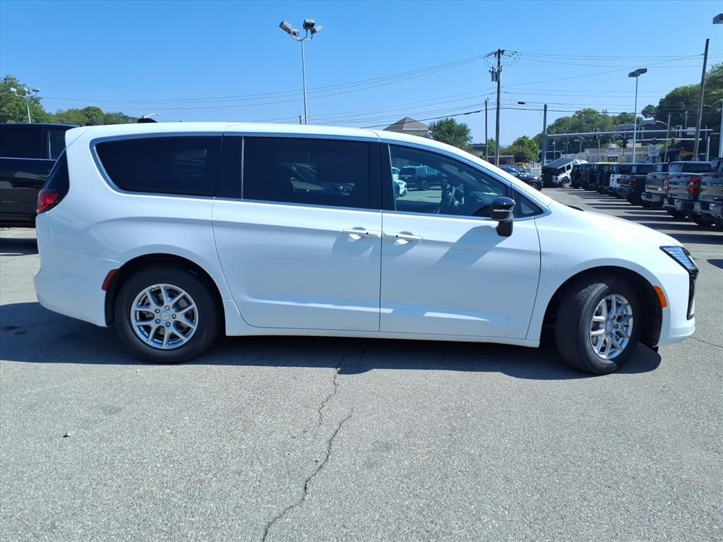New 2027 Chrysler Pacifica SELECT Passenger Van