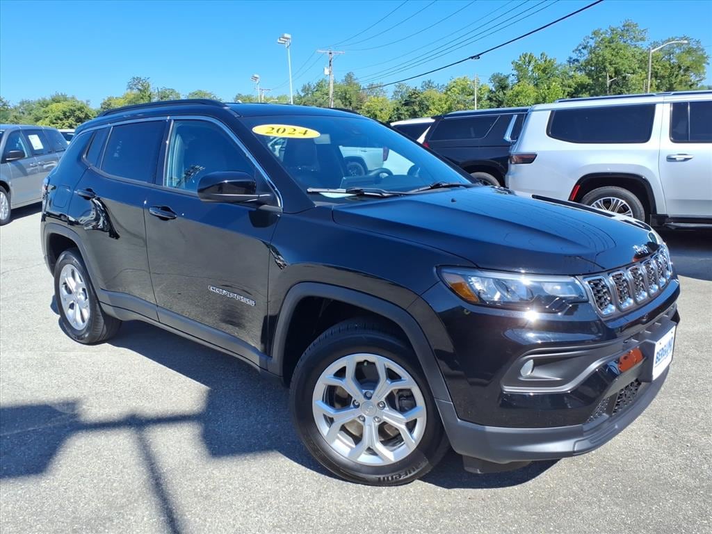 Used 2024 Jeep Compass Latitude Sport Utility