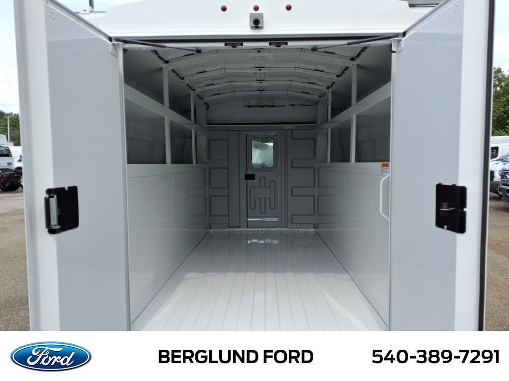 2025 Ford E-Series Cutaway Base - Photo 7
