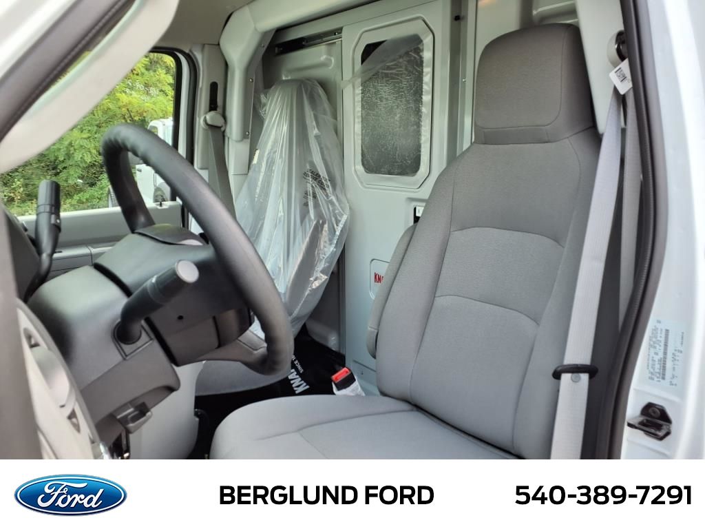 2025 Ford E-Series Cutaway Base - Photo 16