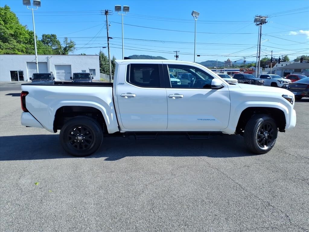 Used 2024 Toyota Tacoma 4WD SR5
