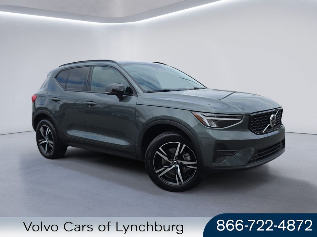 New 2026 Volvo XC40 Core Sport Utility