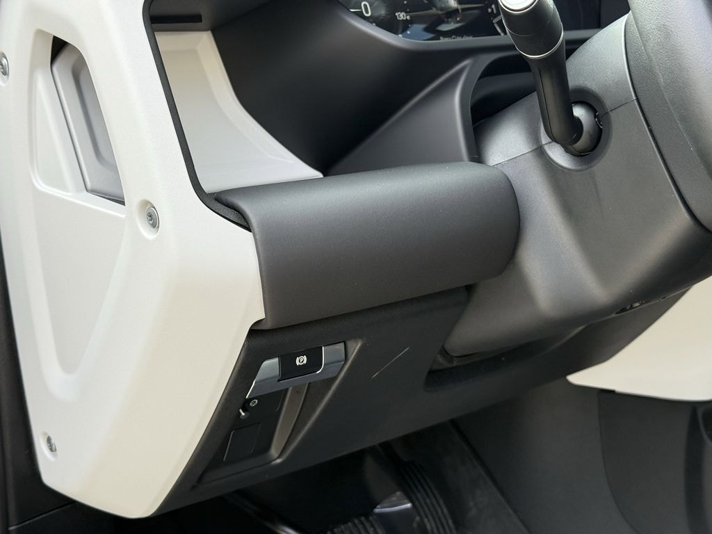 2025 Land Rover Defender X-Dynamic SE - Photo 17