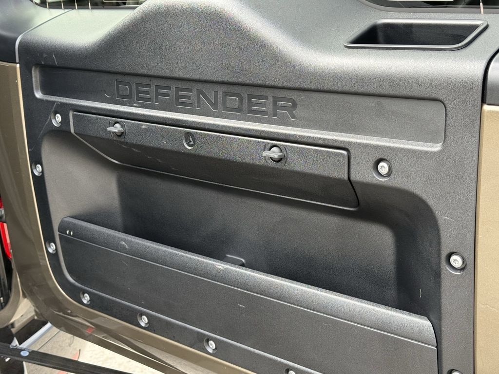 2025 Land Rover Defender X-Dynamic SE - Photo 13