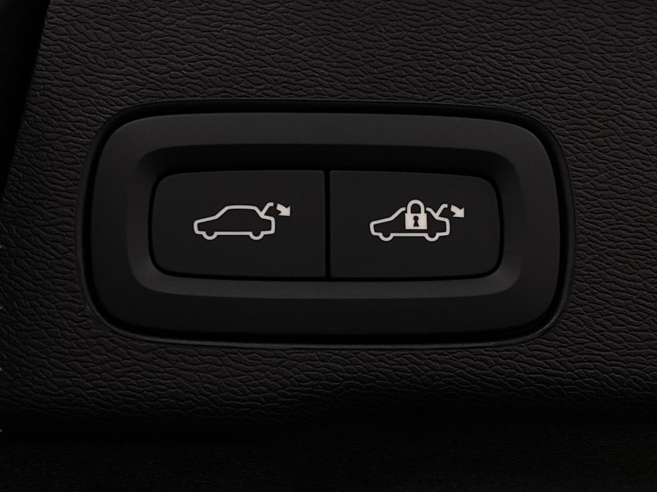 2026 Volvo XC60 Plus - Photo 41