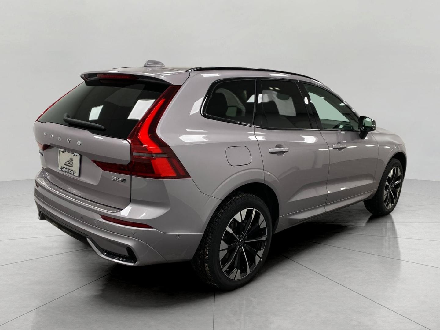 2026 Volvo XC60 Plus - Photo 3