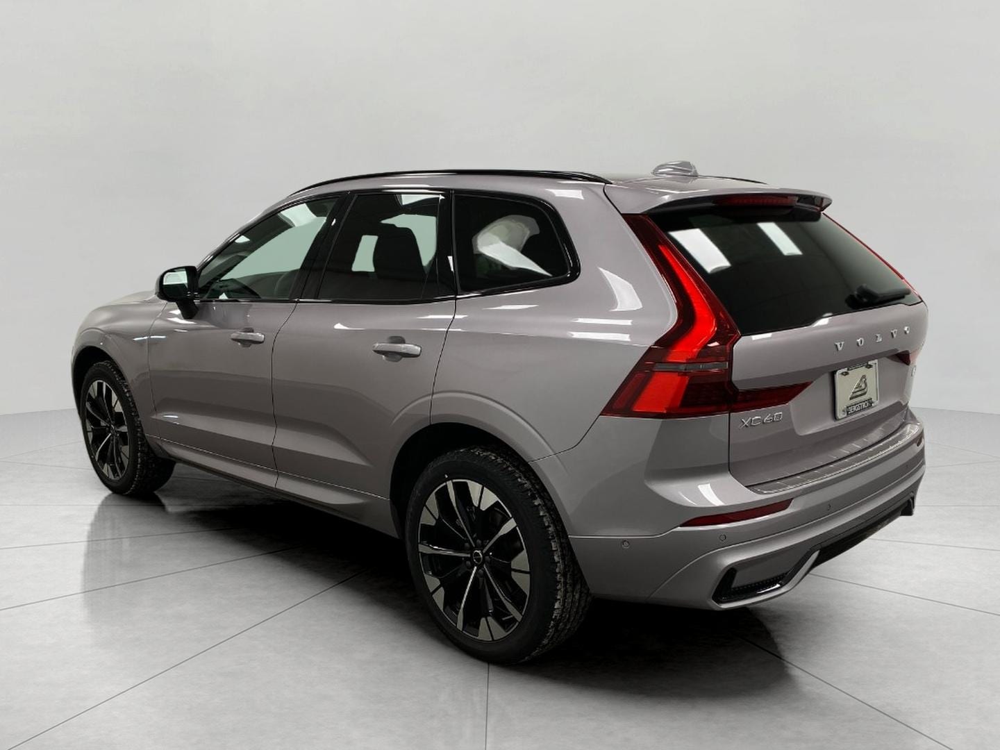 2026 Volvo XC60 Plus - Photo 7
