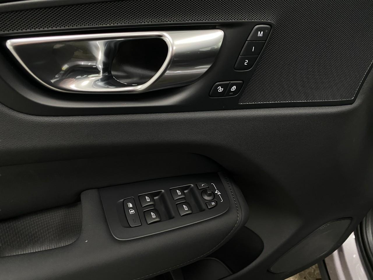 2026 Volvo XC60 Plus - Photo 33