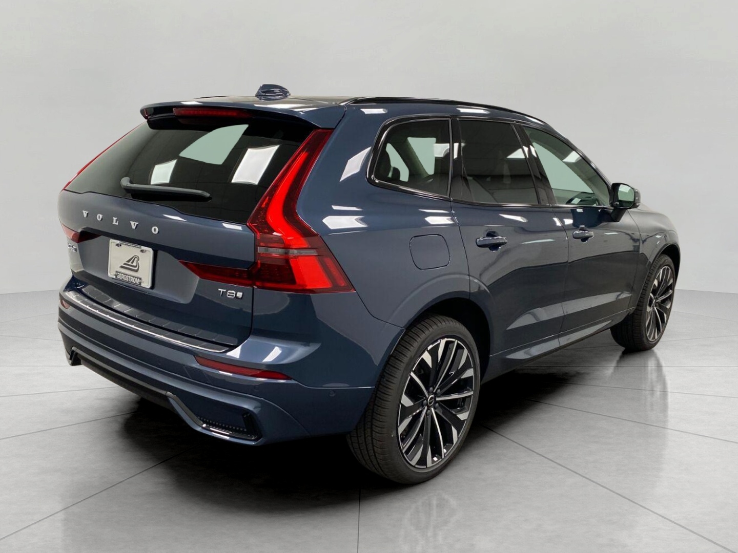 New 2027 Volvo XC60 plug-in hybrid T8 Ultra SUV