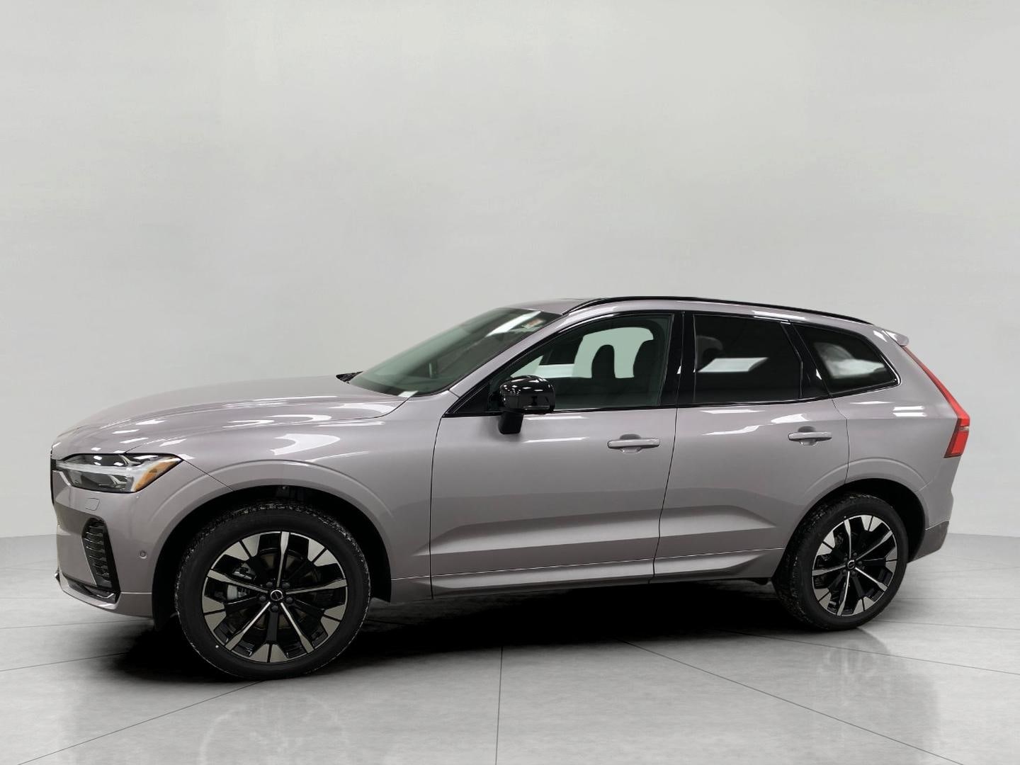 2026 Volvo XC60 Plus - Photo 8