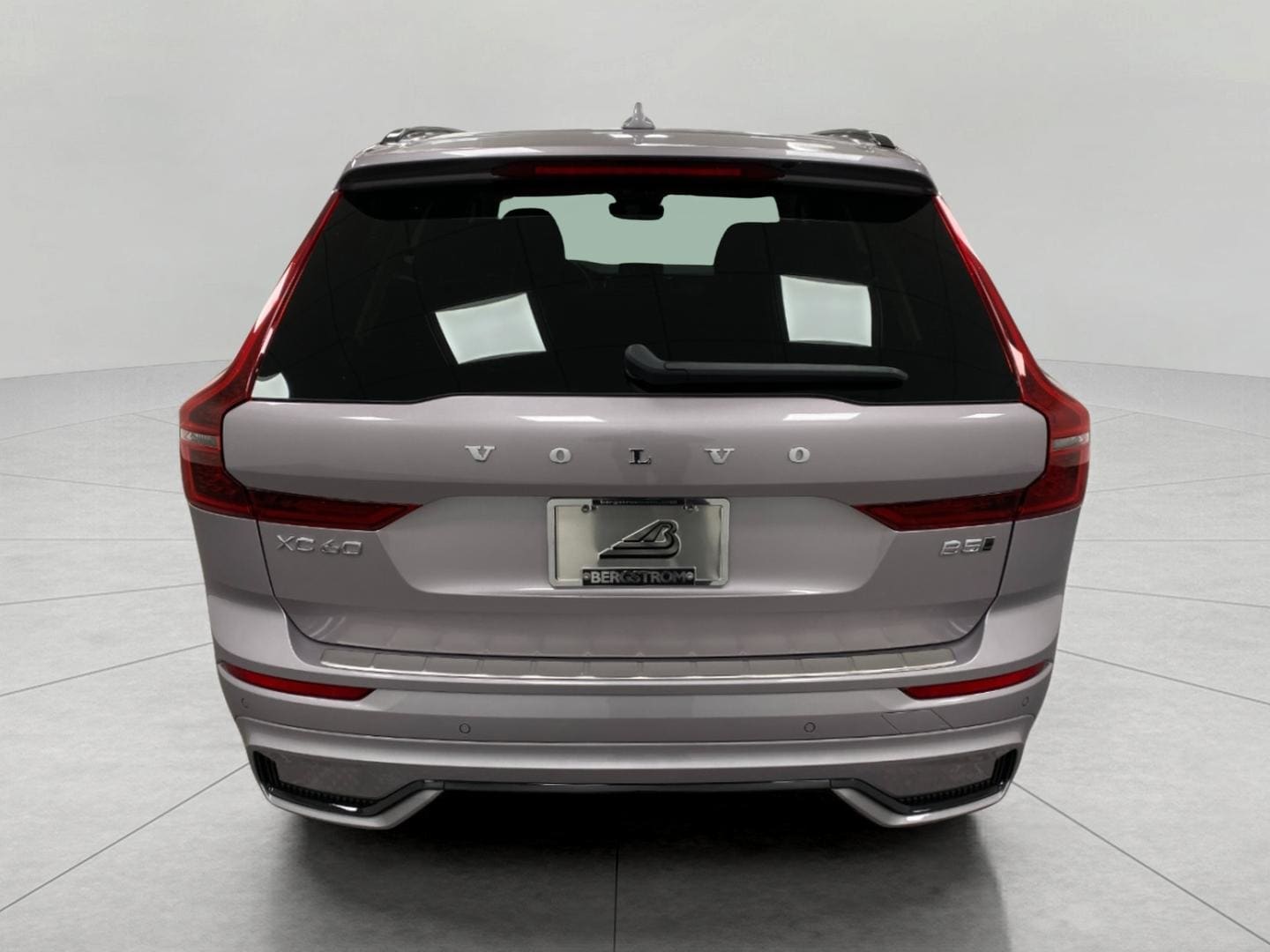 2026 Volvo XC60 Plus - Photo 4