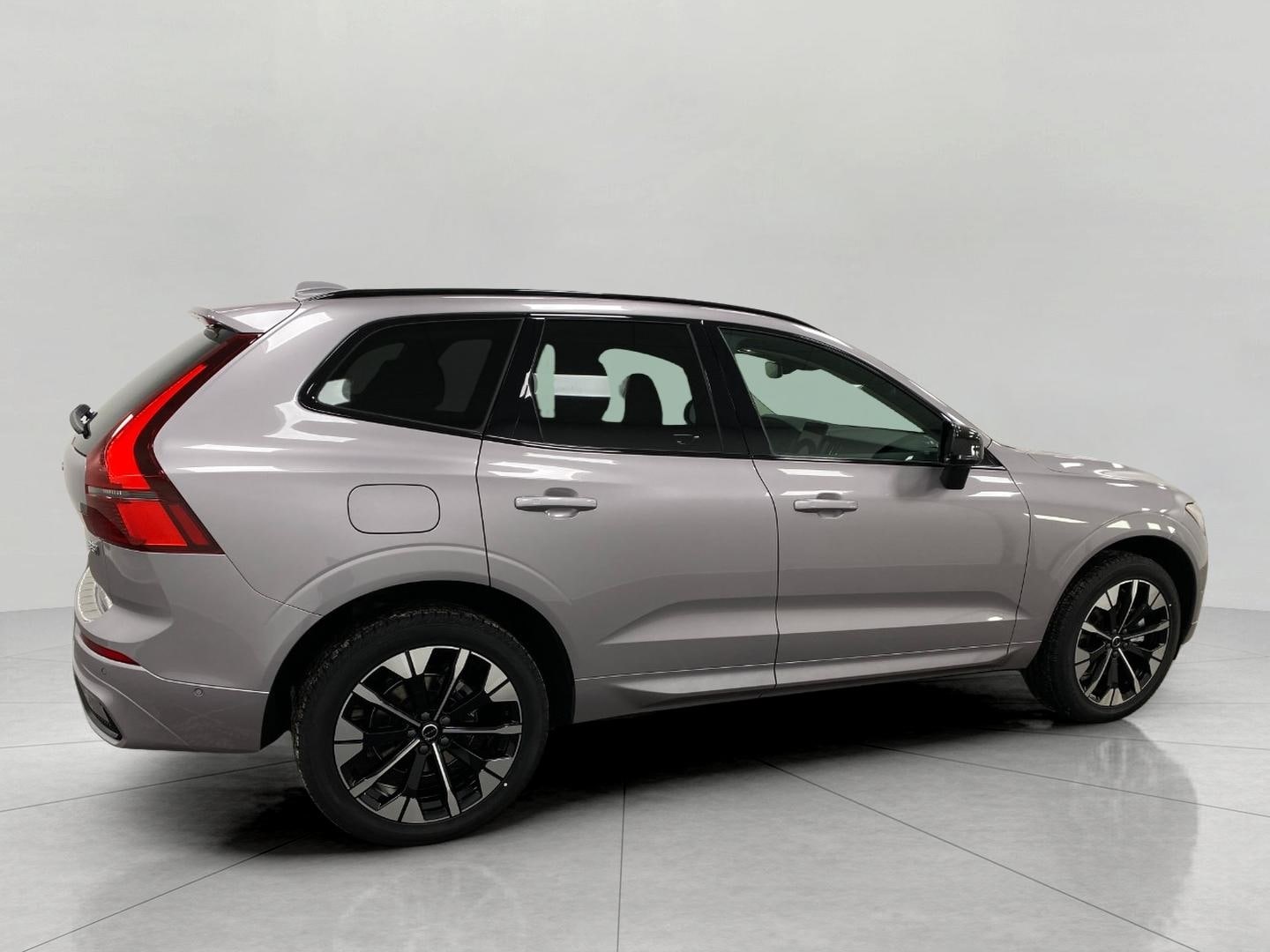 2026 Volvo XC60 Plus - Photo 2