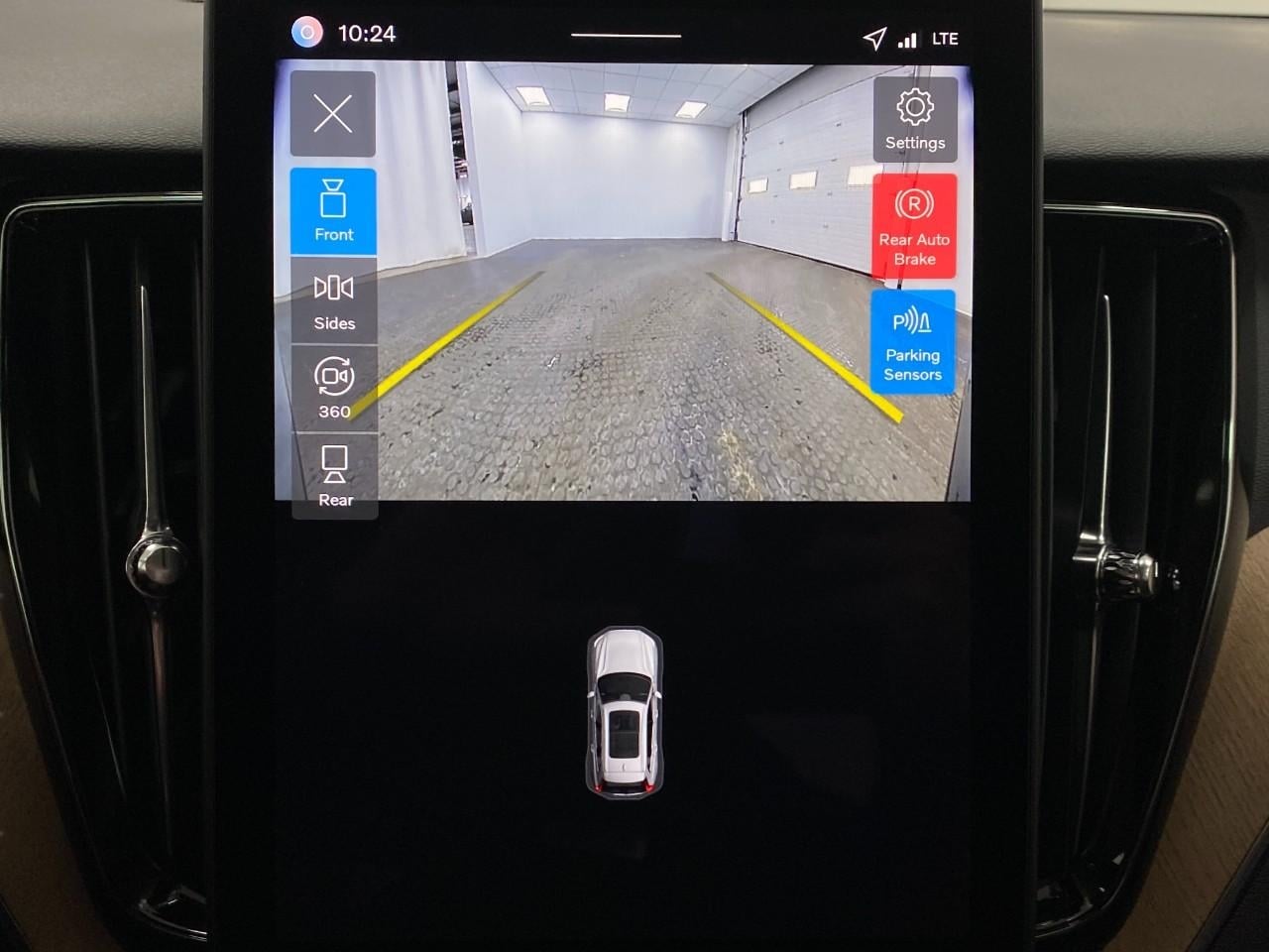 2026 Volvo XC60 Plus - Photo 24
