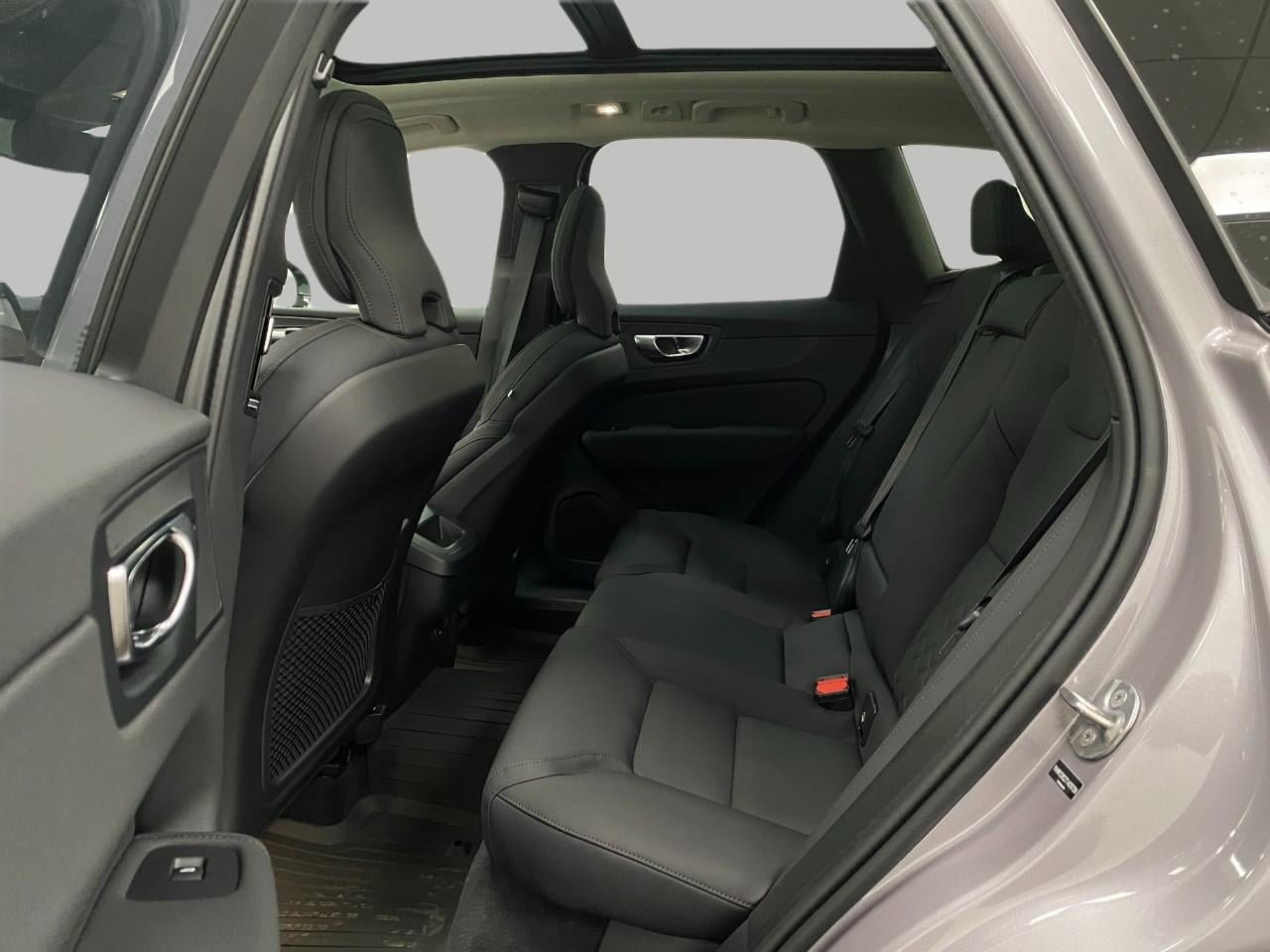 2026 Volvo XC60 Plus - Photo 30