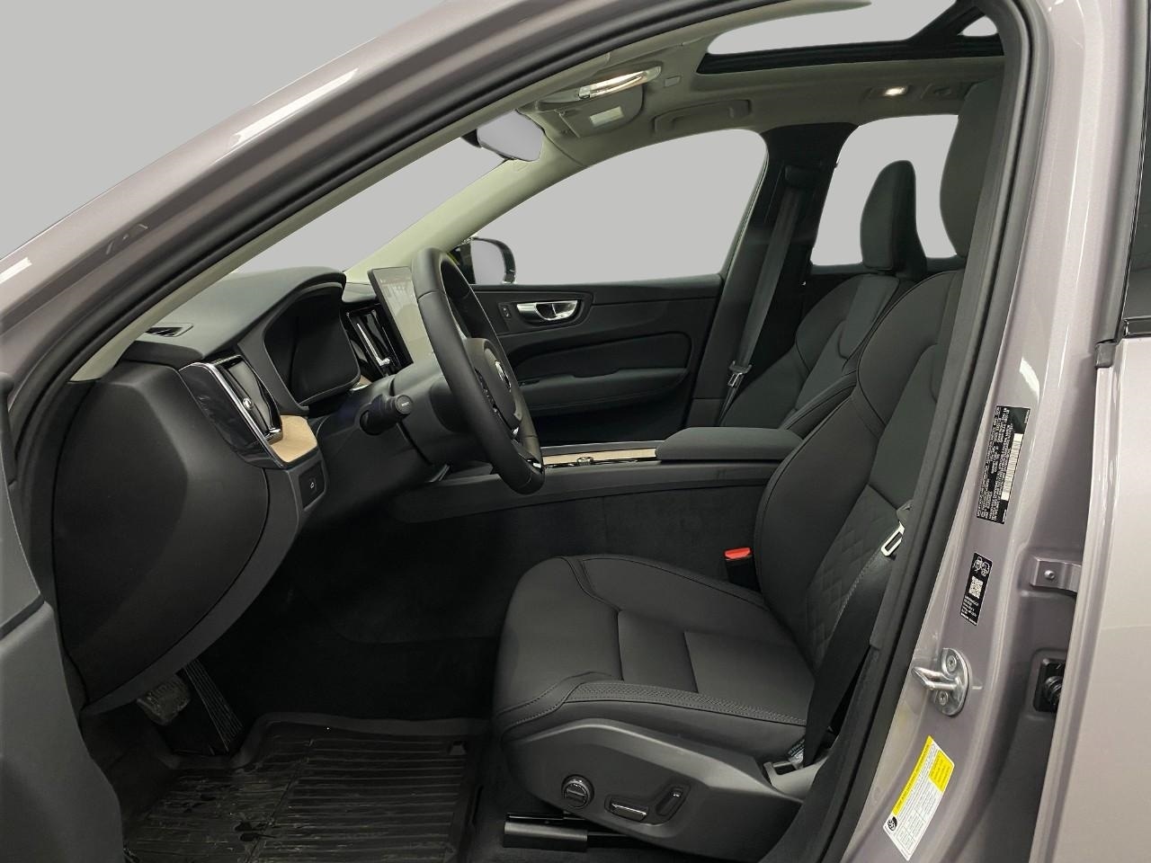 2026 Volvo XC60 Plus - Photo 31