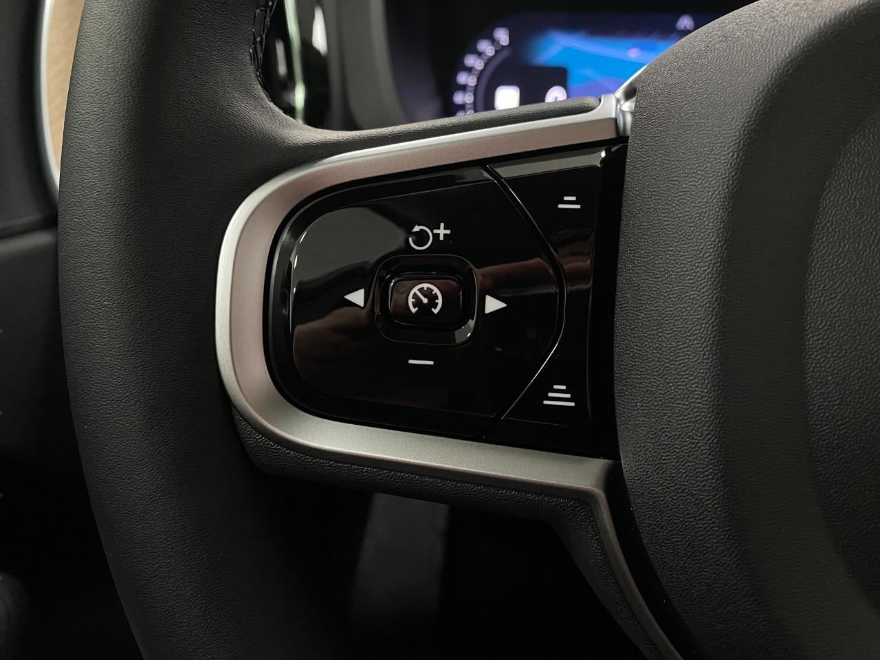 2026 Volvo XC60 Plus - Photo 15