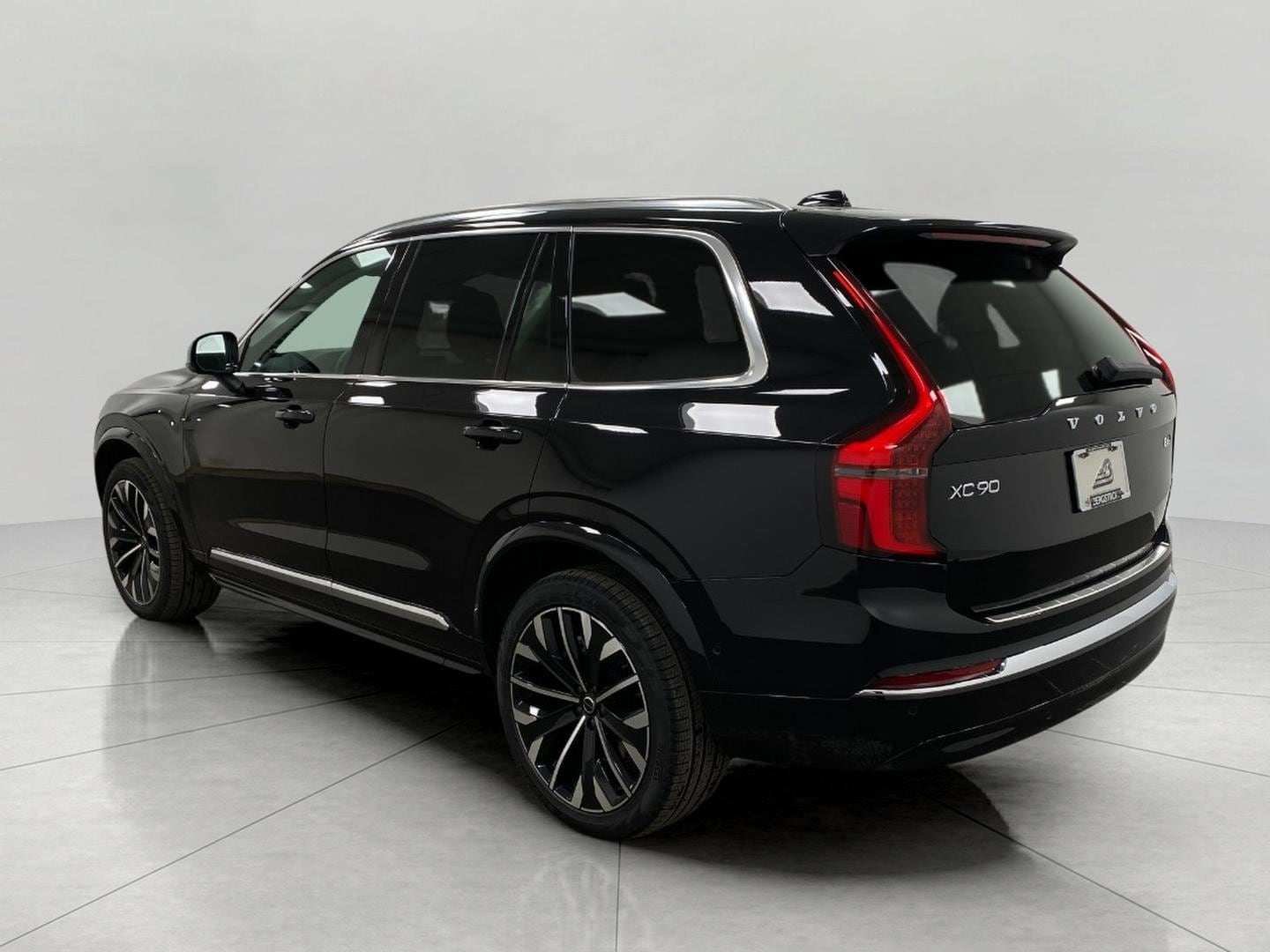 2026 Volvo XC90 Plus - Photo 7