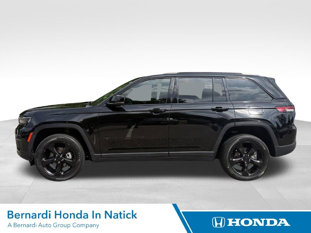 Used 2022 Jeep Grand Cherokee Laredo SUV