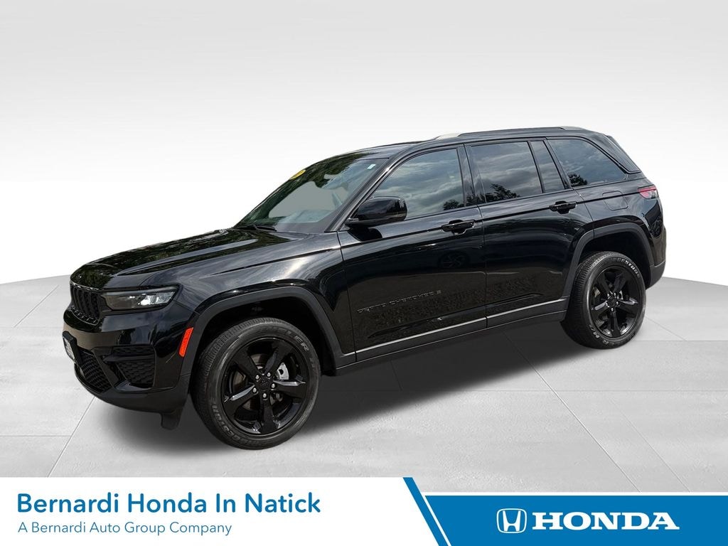 Used 2022 Jeep Grand Cherokee Laredo SUV